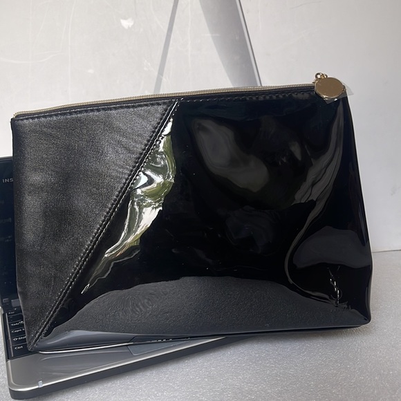 Yves Saint Laurent Beauty Black Patent Leather Cosmetic Bag. - Picture 10 of 11